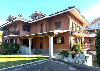 Raffinato appartamento mansardato con box auto