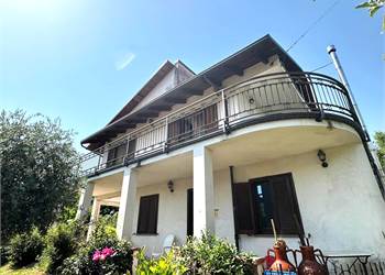 VILLA UNIFAMILIARE LIBERA SU 4 LATI