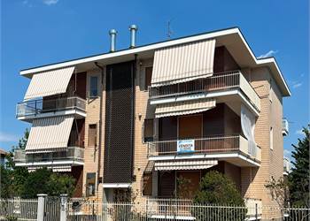 TRILOCALE AL PRIMO PIANO IN PICCOLA PALAZZINA